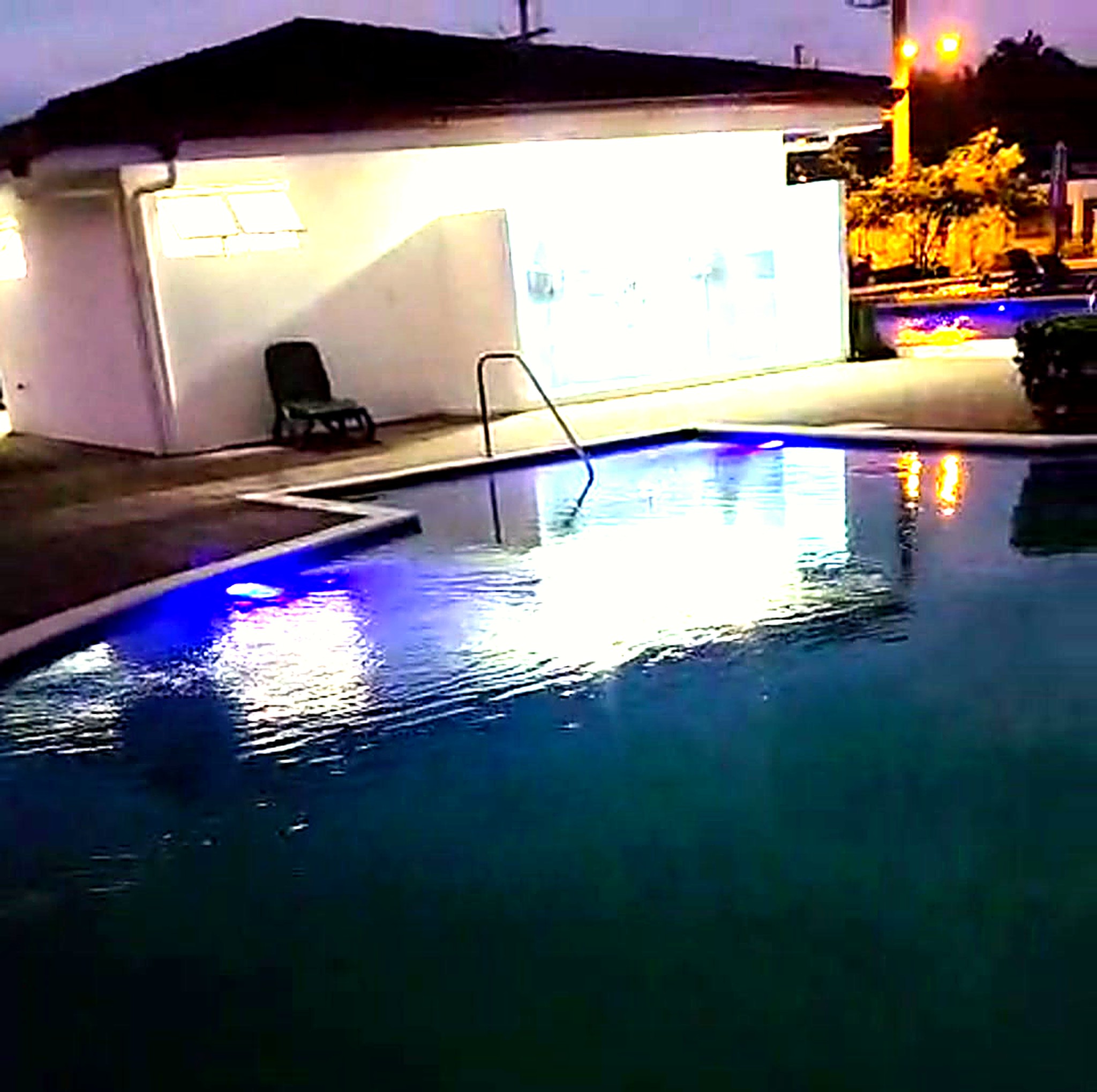 Piscina de noche